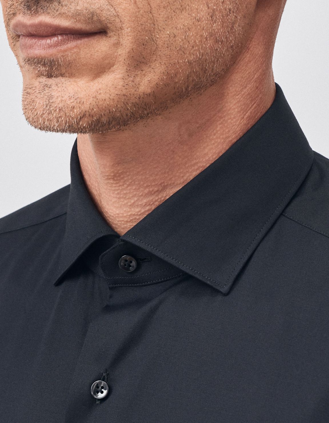 Camisa Cuello francés pequeño Negro Tela Liso Tailor Custom Fit 3